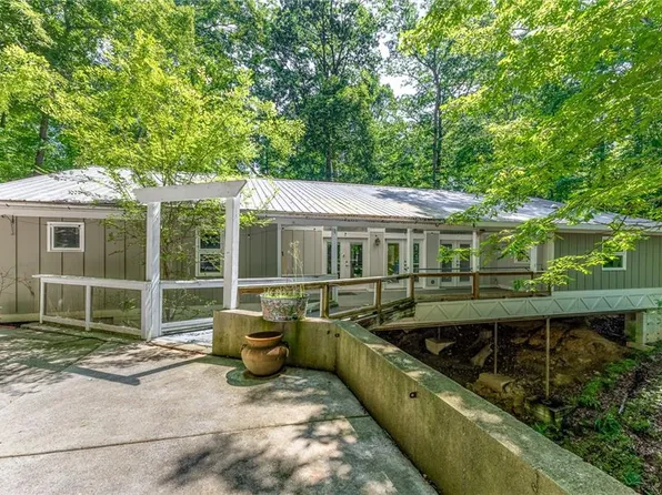 6567 Tahiti Way, Flowery Branch, GA 30542