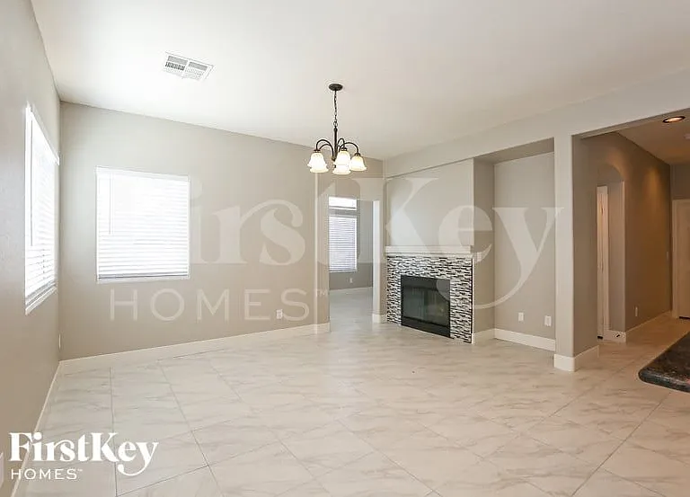 817 Fort Mandan Ct — Photo 4