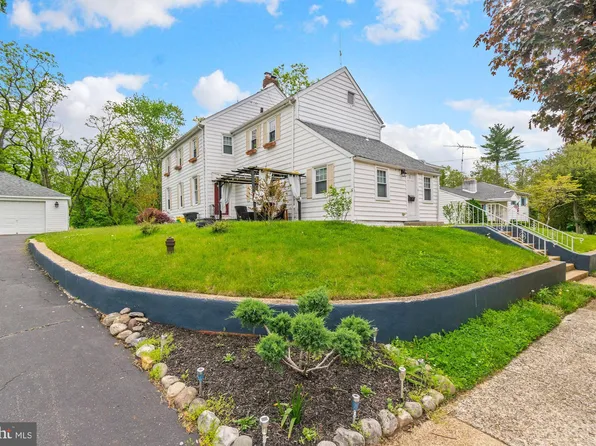 3 Papps Dr, Hamilton, NJ 08620