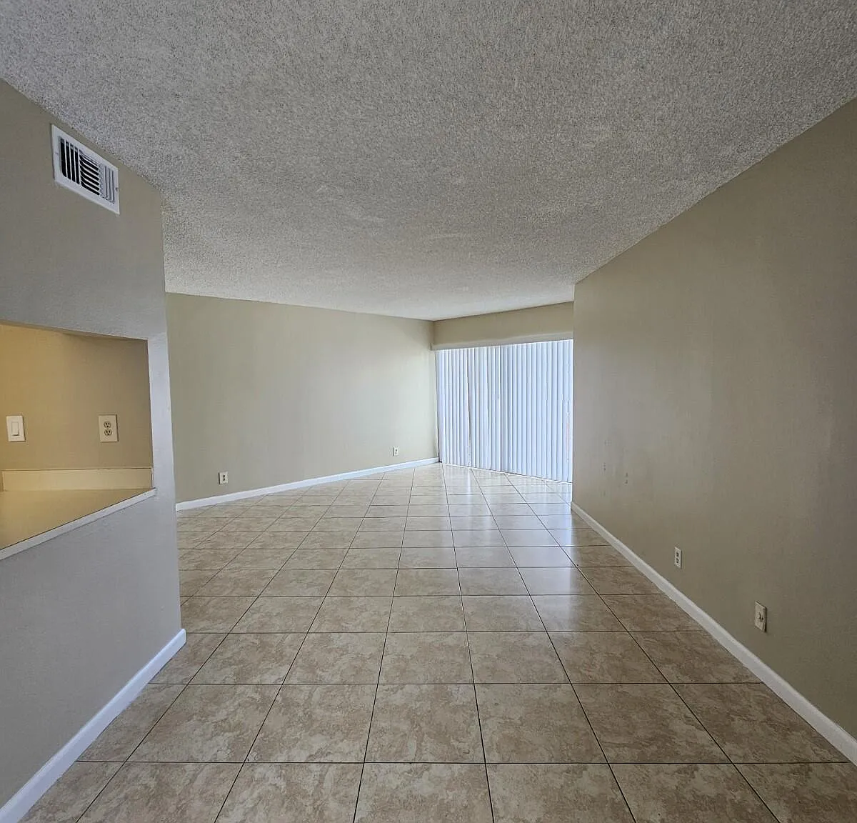 1 bed, 1.0 bath, 775 sqft, $1,525 — Photo 2
