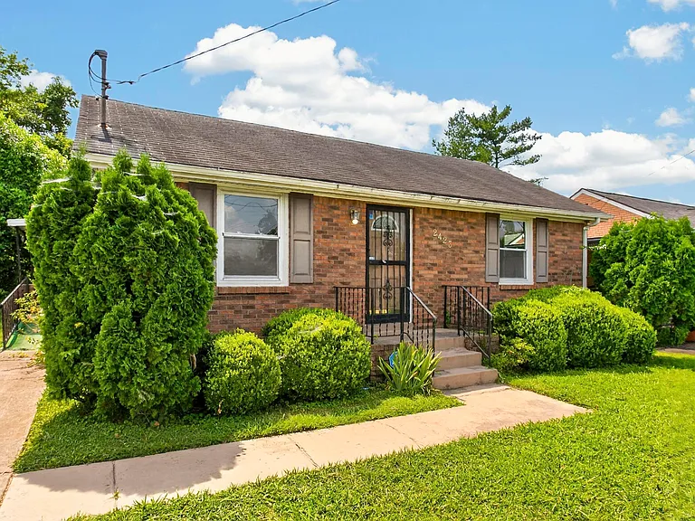 2423 Underwood St — Photo 32