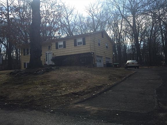 3rd image of 19 Laura Dr
