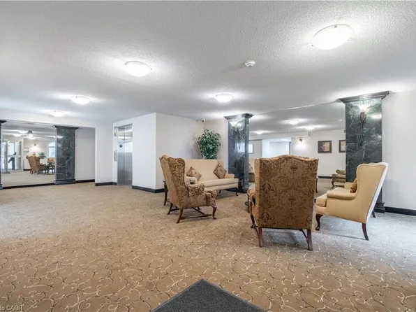 970 Golf Links Rd #306, Hamilton, ON L9K 1J8