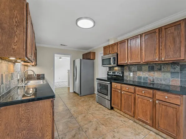 3826 Helmsford Dr, Arlington, TX 76016