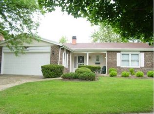 1418 Mill Creek Dr, Buffalo Grove, IL 60089