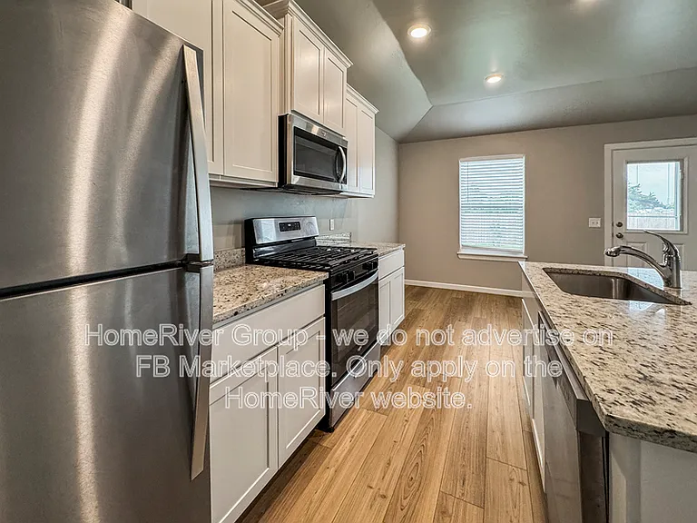 2516 Rosewood Ln — Photo 4