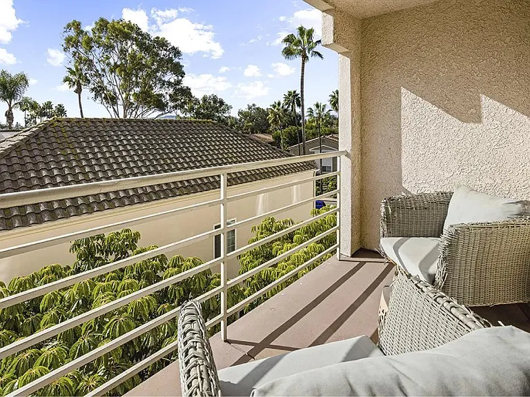La Regencia Apartments — Photo 35
