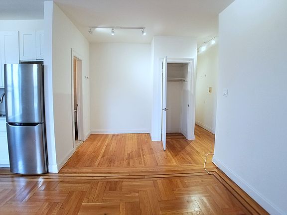 3rd image of 464 Clinton Ave APT 6G
