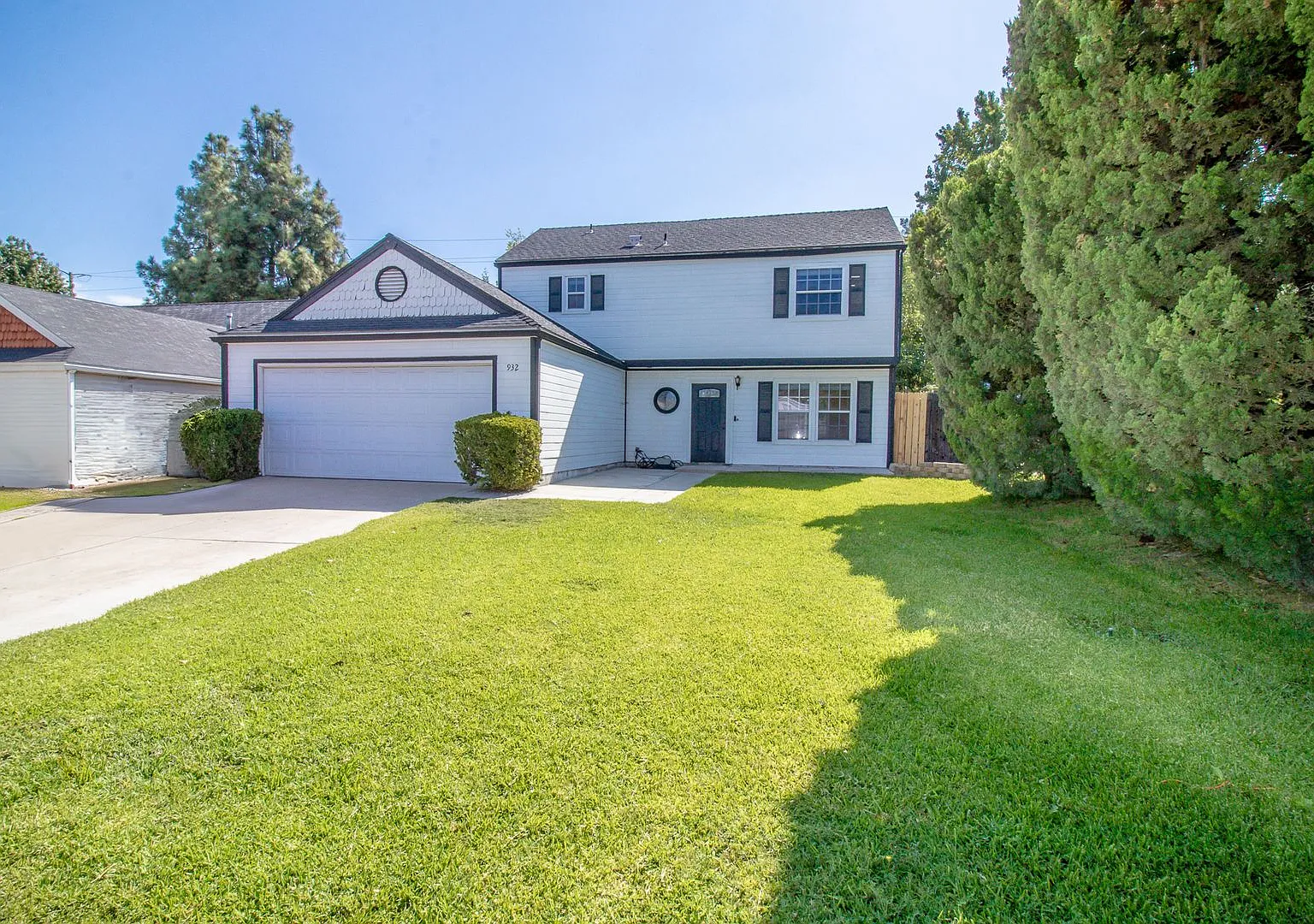 Spacious Home with Granite Kitchen & Large Yard — Photo 1