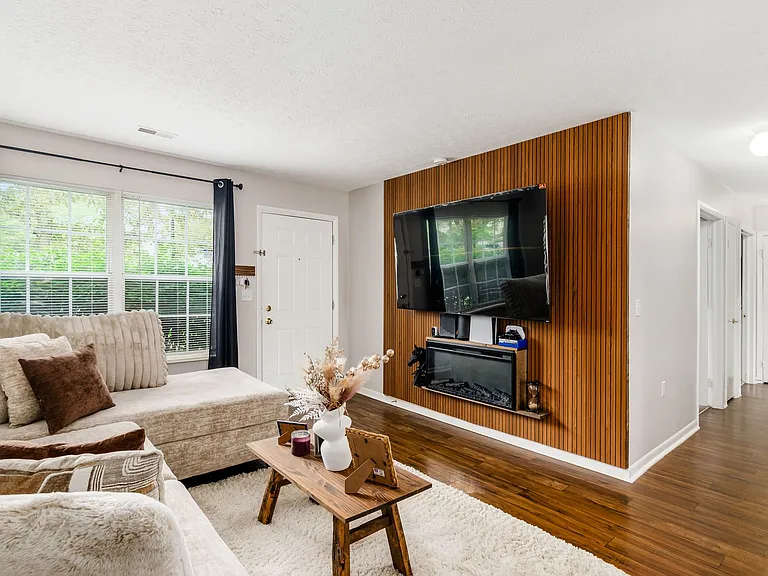 1531 Whispering Willow Ln — Photo 1