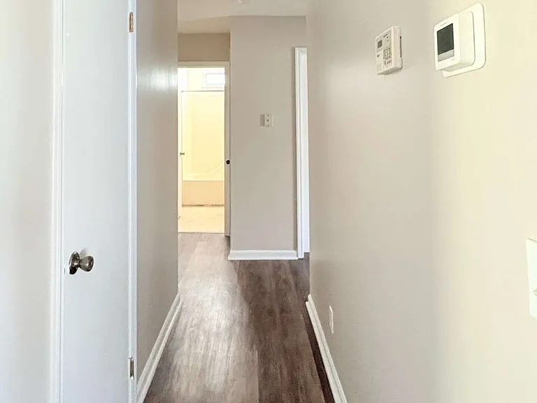 142 Woodvalley Ct — Photo 23