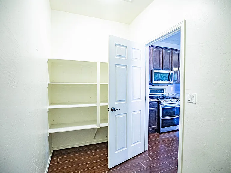 1501 Galway Dr — Photo 18