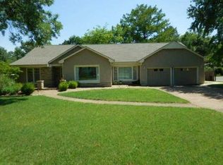 17 E Huntington Ave, Wichita, KS 67206