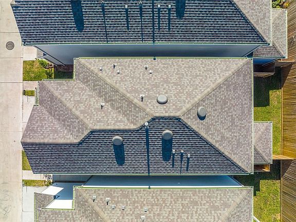 3rd image of 1719 Summerlyn Terrace Dr