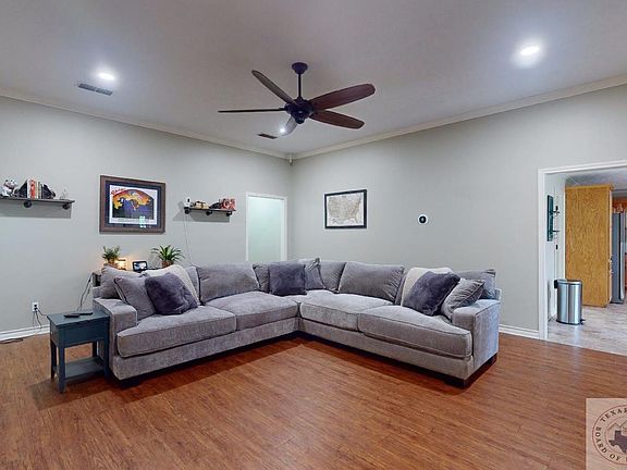 5th image of 10 White Willow Pl