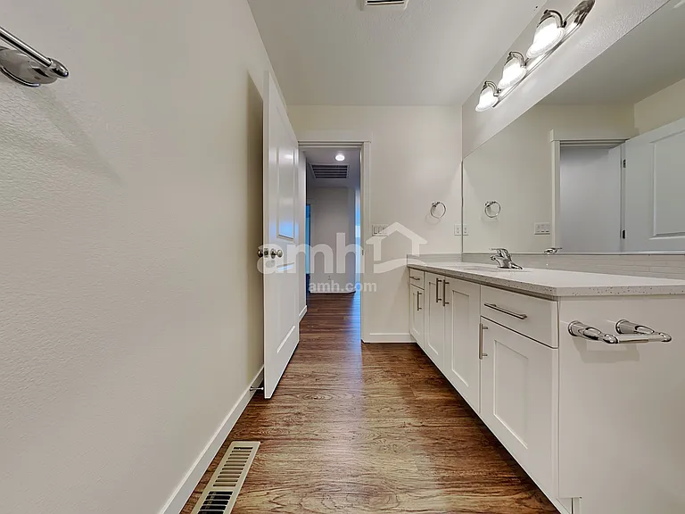 1013 NE 11th Way — Photo 17