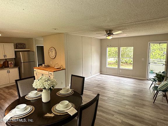 4th image of 107 BREEZEWAY Avenue