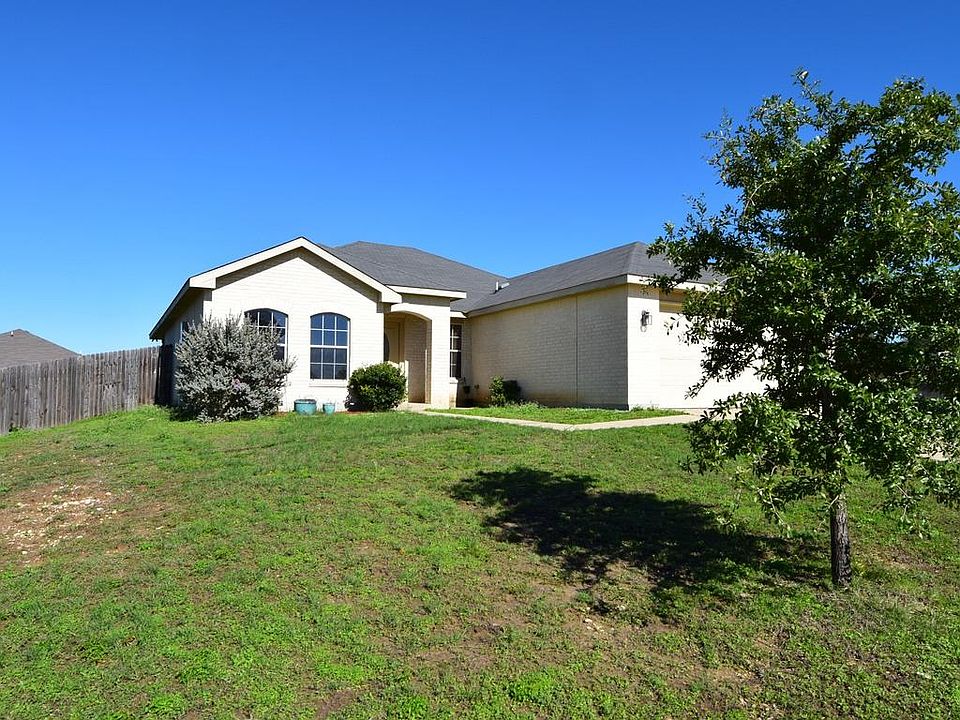 1st image of 213 Crowfoot Dr
