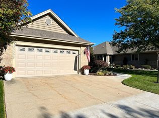 N22W24234 E Parkway Meadow Cir #B, Pewaukee, WI 53072