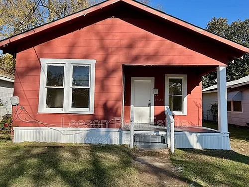 2924 Dupont St Photo 1