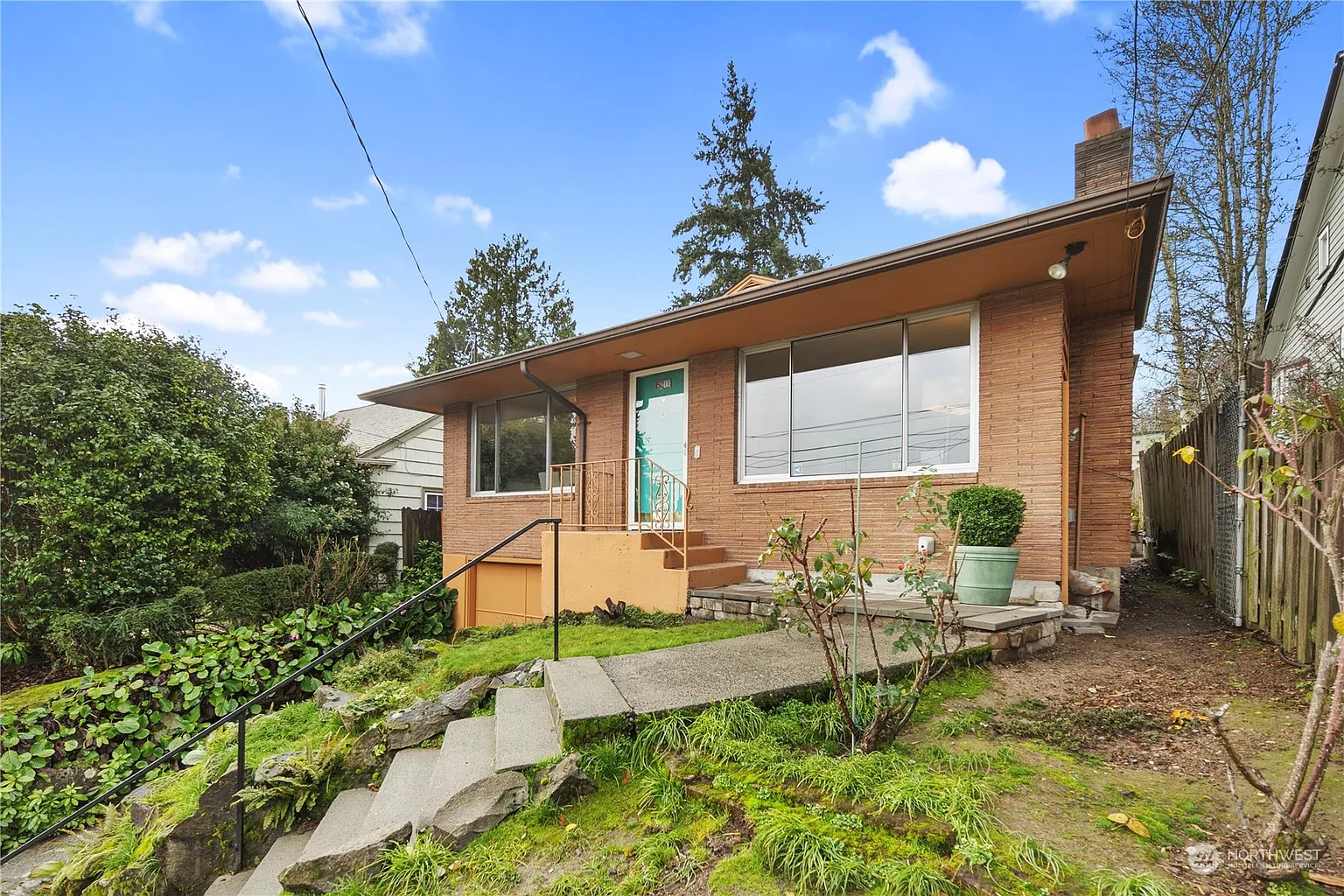 5211 38th Avenue NE photo 1