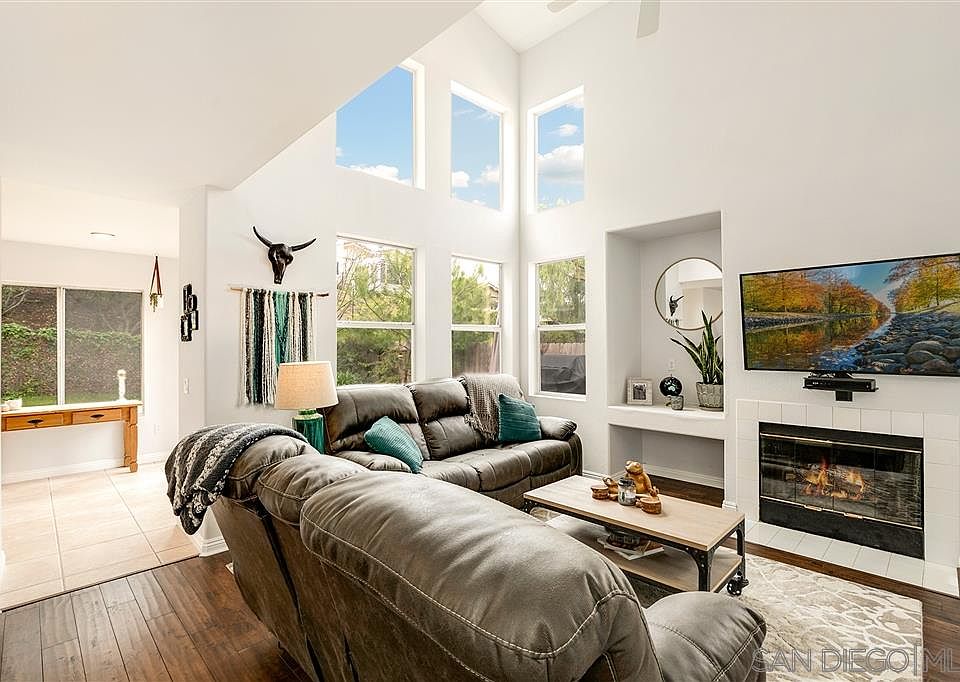 1st image of 657 Hillhaven Dr