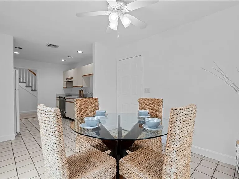 510 Corey Ln — Photo 9