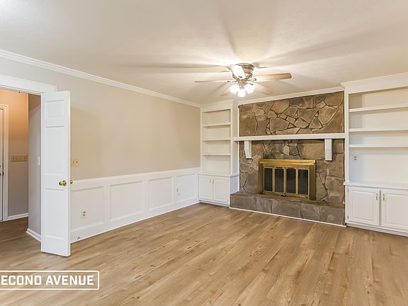 4th image of 2727 Colony Cir