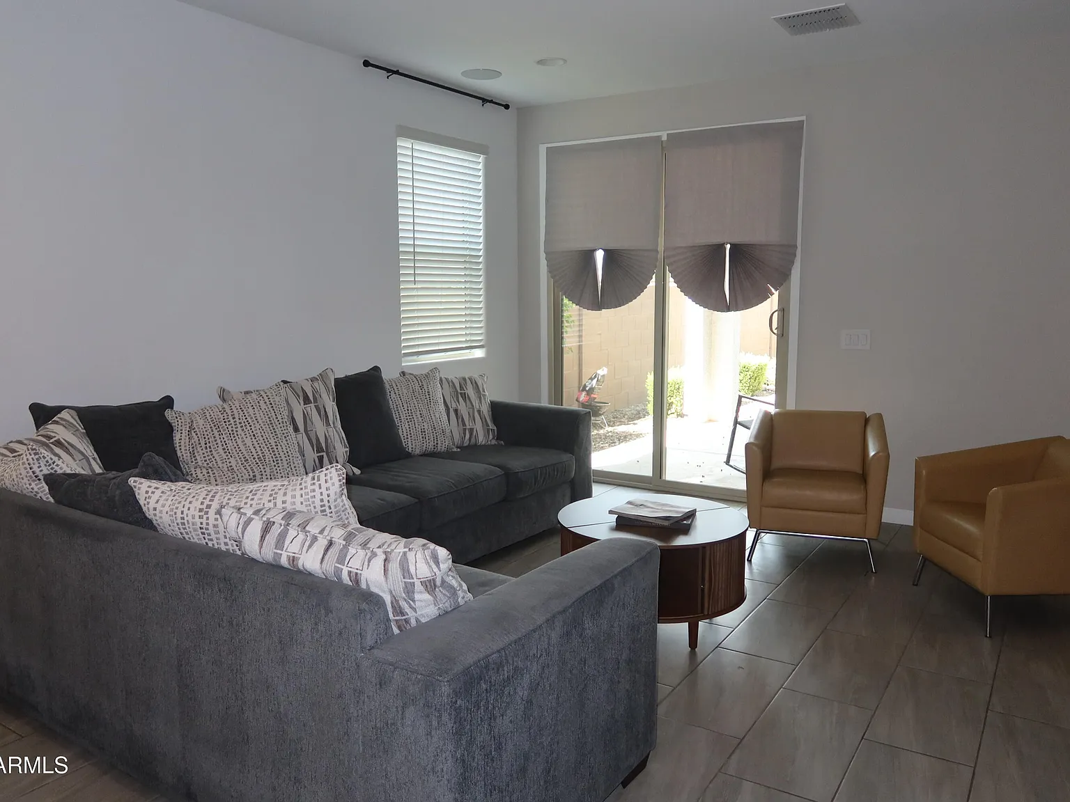 5 bed, 3.0 bath, 1951 sqft, $3,500 — Photo 4
