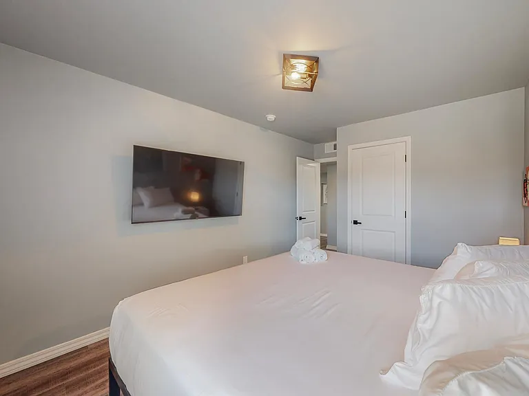 6830 Louisiana Blvd NE — Photo 4