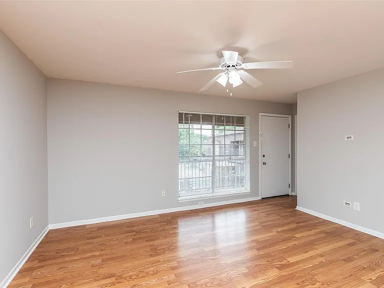 425 Emerson St #13 — Photo 4