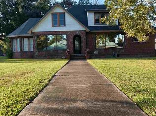 5901 Baird St, Groves, TX 77619