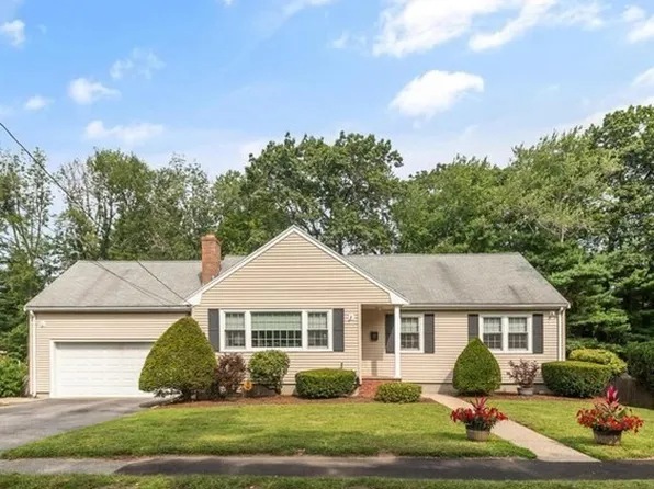 27 Harvard St, Reading, MA 01867