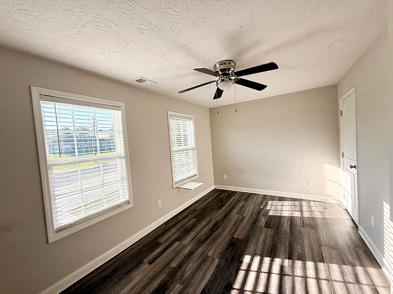 250 Hycliff St #1-9 — Photo 9