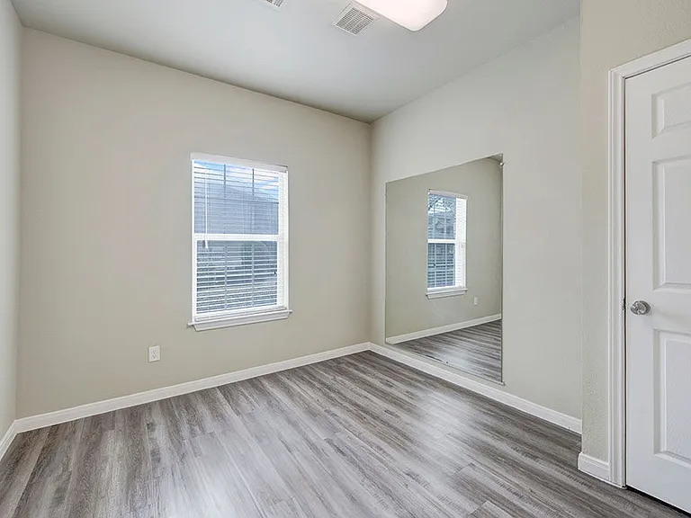 Riviera Apartments — Photo 11