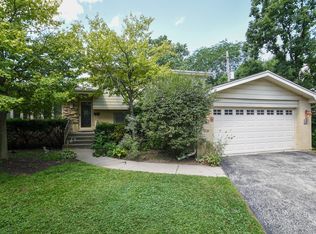 1290 Warwick Ct, Deerfield, IL 60015