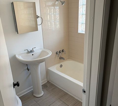 4th image of 1448 W 92nd St