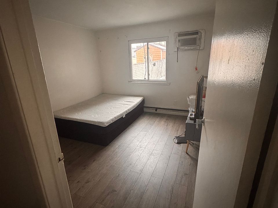 1st image of 275 Regis Dr Floor 1