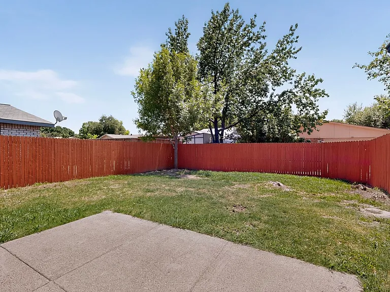 243 Woodhurst Dr — Photo 43