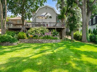 4923 E Lake Shore Dr, Wonder Lake, IL 60097