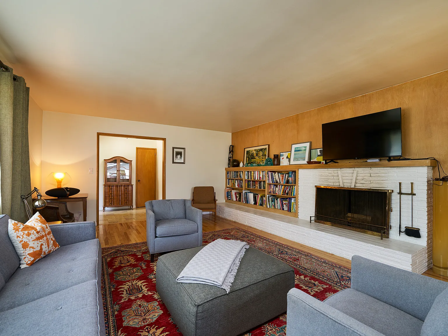 3 bed, 2.5 bath, 2019 sqft, $8,800 — Photo 3