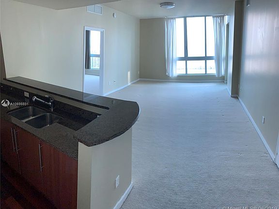 2nd image of 300 S Biscayne Blvd #04