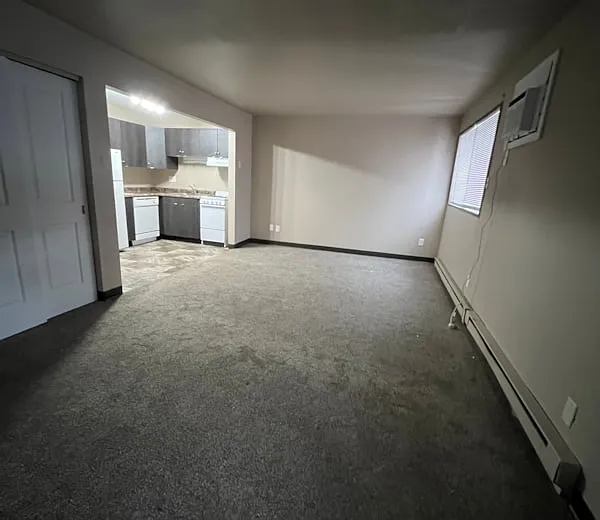 Studio, $595 — Photo 3