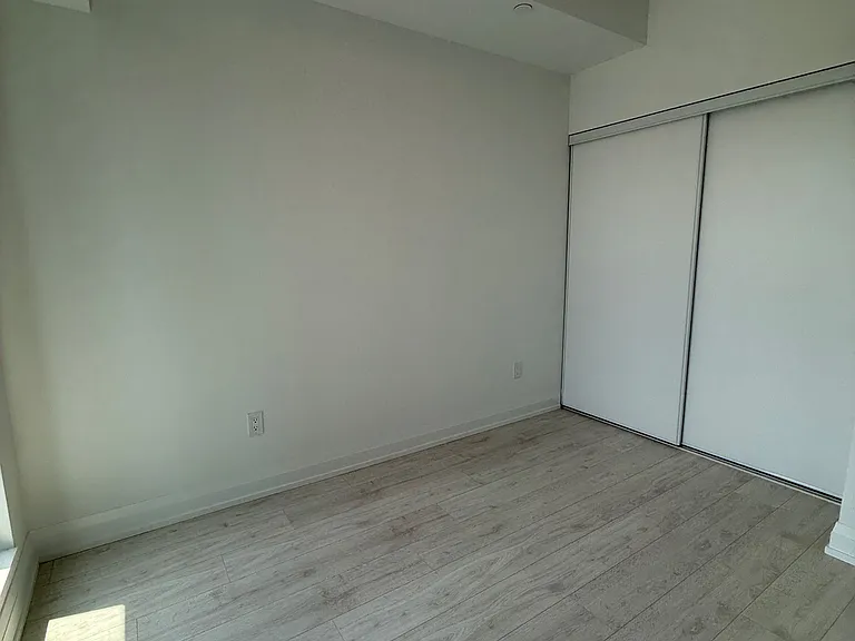 20 Soudan Ave #1806 — Photo 10