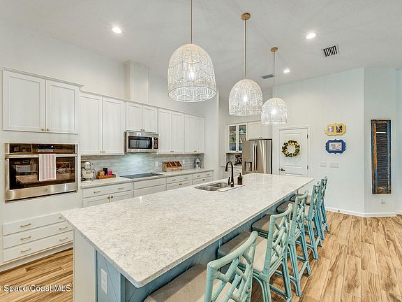 2nd image of 384 Loymer Cir