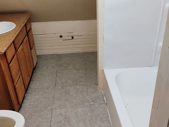 4th image of 2330 S 6th St Floor 3