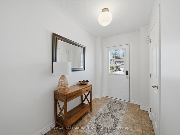 4th image of 46 Michelle Dr