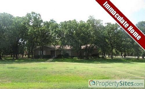 1st image of 2700 Oakwood Dr