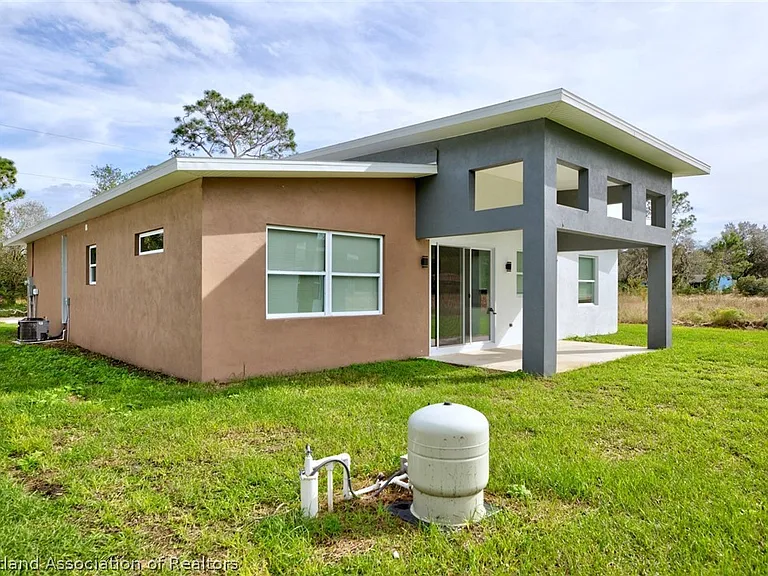 2545 N Odessa Rd — Photo 24