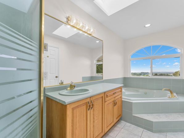 4 bedroom rental in Delta — photo 9